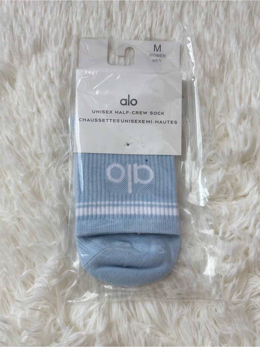ALO Yoga Unisex Half-Crew Socks in Light Blue - Medium